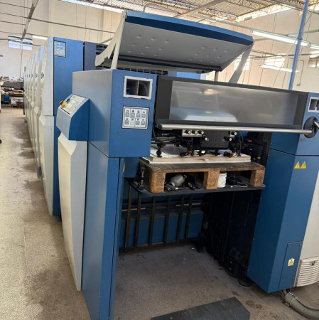 IMPRESSORA KBA RAPIDA 75-5+L, 5-CORES + VERNIZ, ANO 2013, COMPLETA, ALCOLOR, TROCA AUTO CHAPAS, FORMATO 605 X 750 MM, CONSOLE DE CONTROLES C/ CIP3, LAVAGEM DE ROLOS E BLANQUETA, LUNIDADE DE VERNIZ EM LINHA, PRODUÇÃO 15.000 FOLHAS/H, VALOR R$ 1.500.000,00